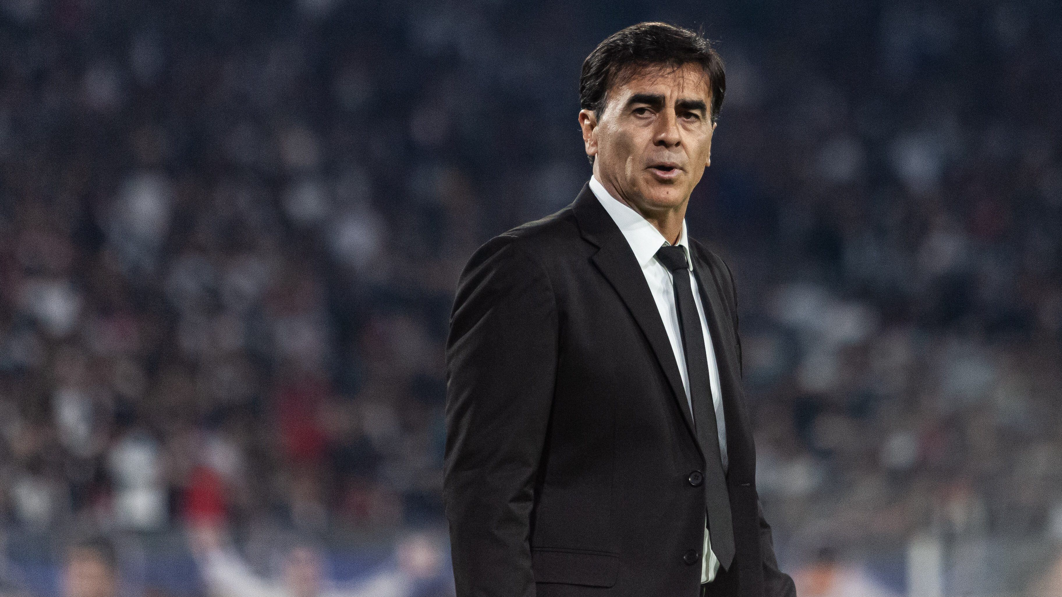 Gustavo Quinteros terminará el año en Colo Colo, según Aníbal Mosa