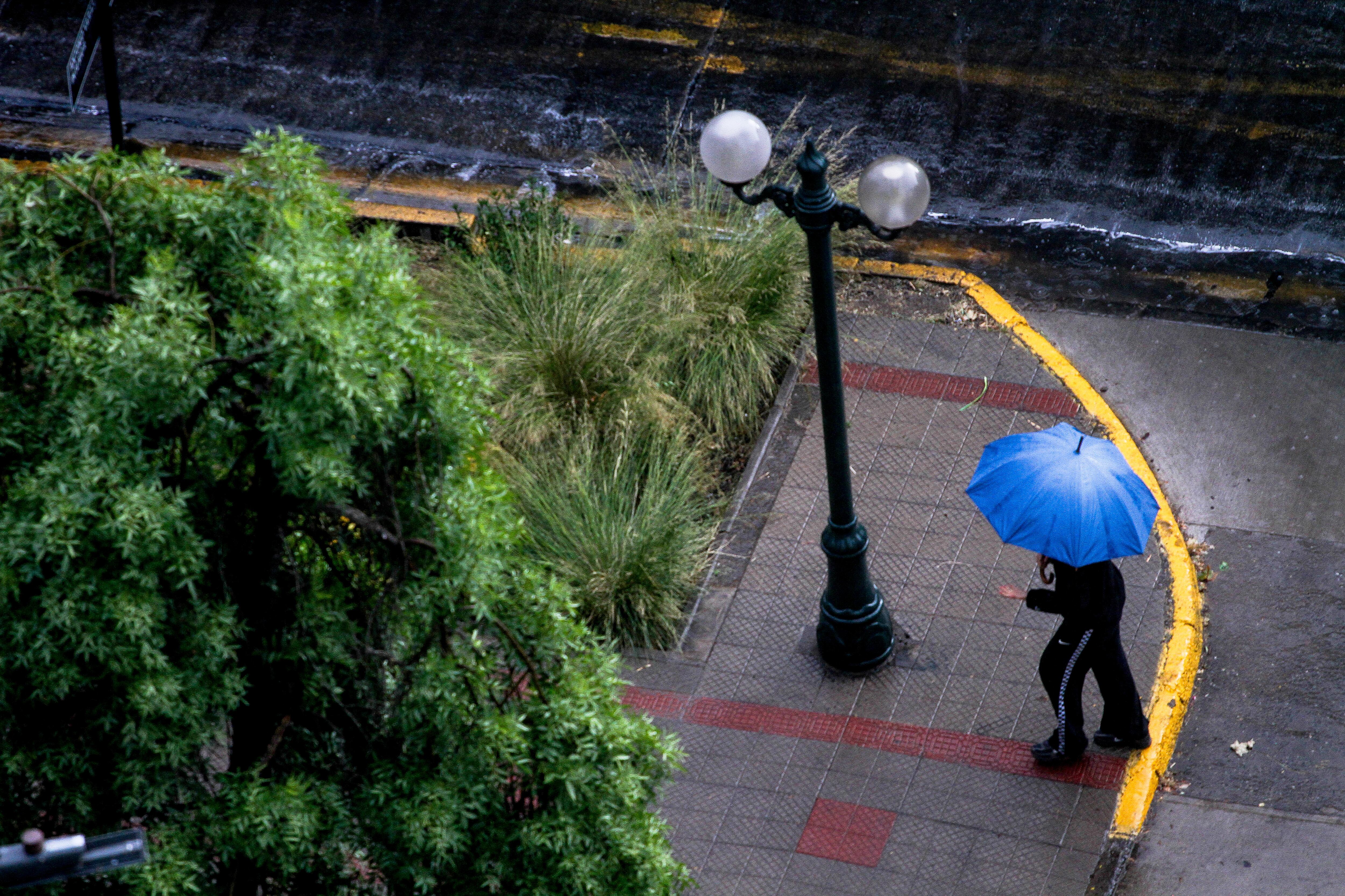 Del calor a la lluvia: anuncias precipitaciones para Santiago este fin de semana