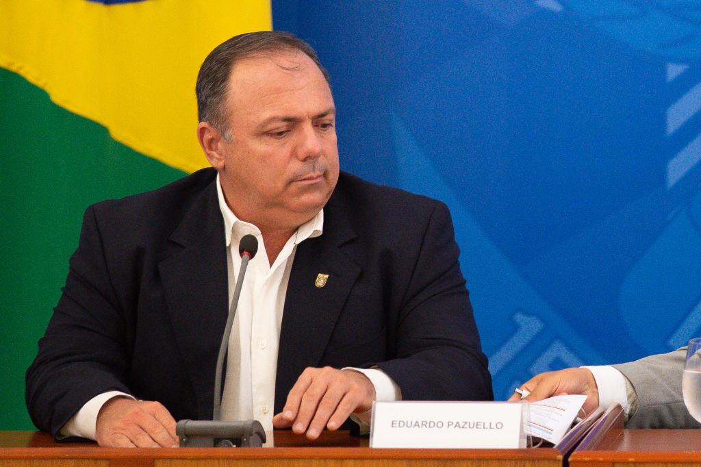 BRASILIA, BRAZIL - APRIL 27: Brazilian Executive Secretary of the Ministry Health Eduardo Pazuello reacts during a press conference to give updates on the coronavirus (COVID-19) pandemic at the Planalto Palace on April, 27, 2020 in Brasilia. Brazil has over 66,000 confirmed positive cases of Coronavirus and 4543 deaths. (Photo by Andressa Anholete/Getty Images)