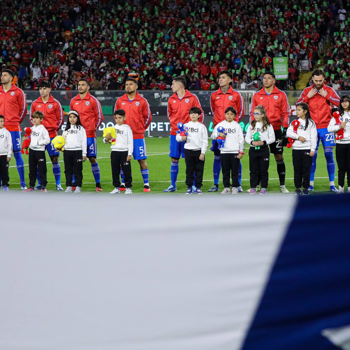 Buscan a niños nacidos el día que Chile salió campeón de la Copa América 2015: escoltarán a La Roja en duelo ante Paraguay