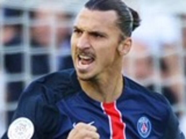 La «fortuna» acompañó a Ibrahimovic en este tiro libre