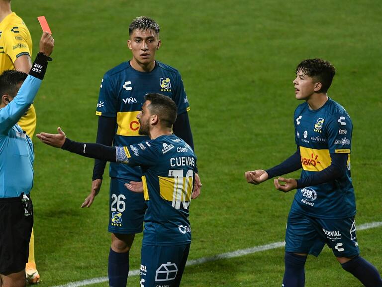 Everton sufrió tres expulsiones en menos de media hora en derrota parcial ante Deportes La Serena