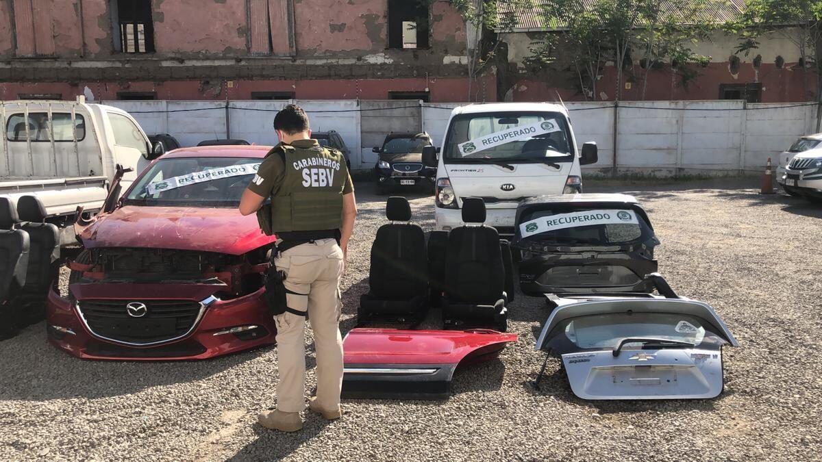 Encontraron dos talleres que desbarataban vehículos robados