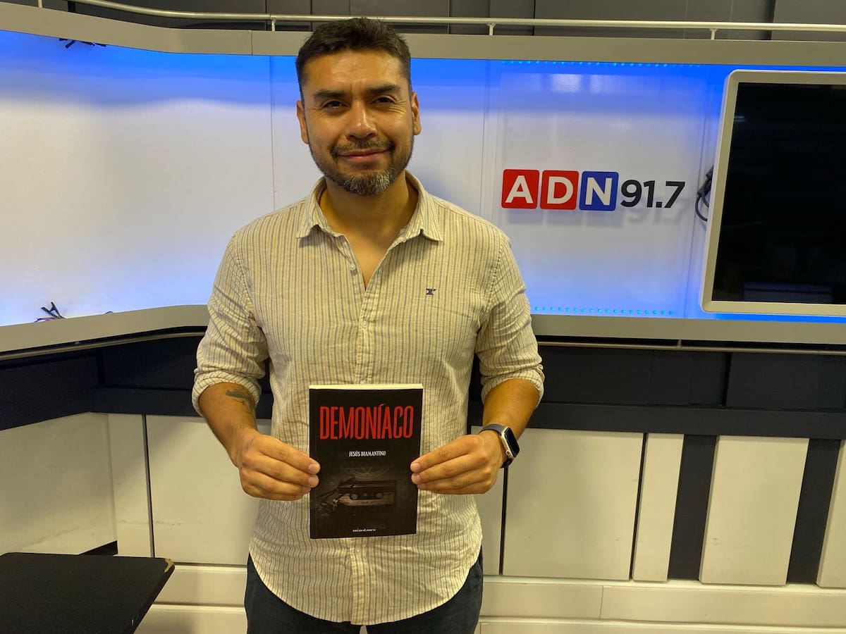 Una carta de amor al horror clásico: así es “Demoníaco”, el libro de uno de los estudiosos más importante del género en Chile, Jesús Diamantino