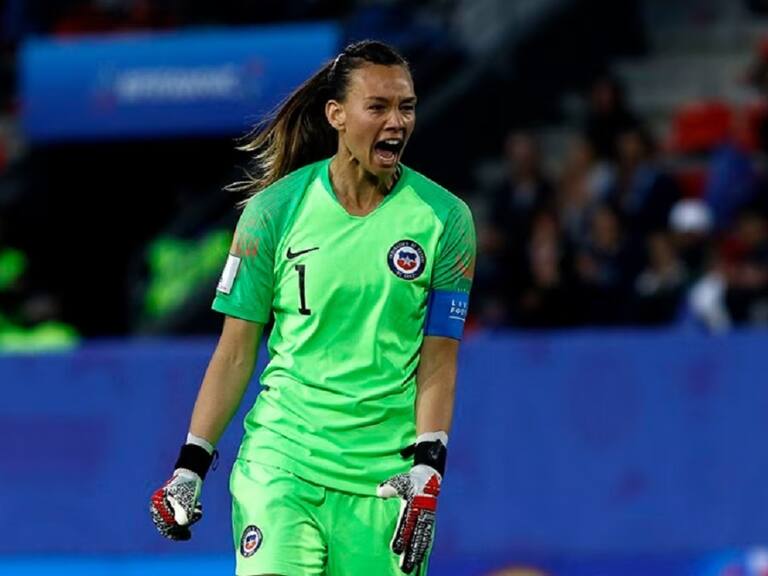 Tremendo reconocimiento: la IFFHS ubicó a Christiane Endler como la tercera mejor arquera de la historia