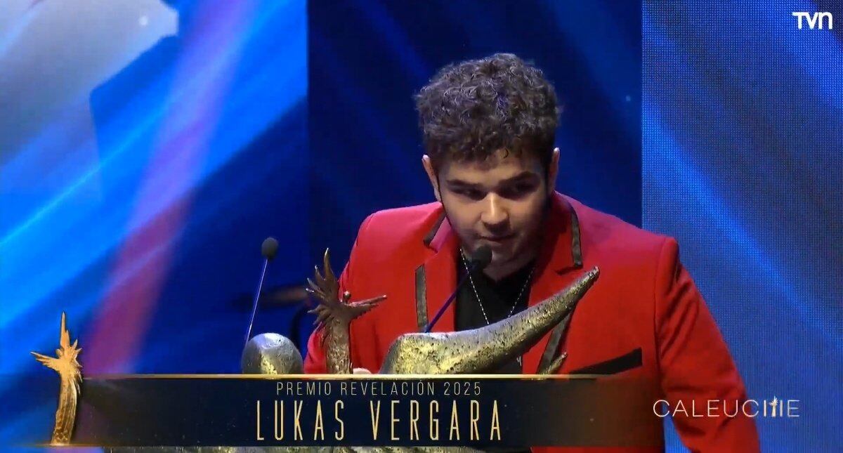 La emoción de Lukas Vergara tras ganar el Premio Revelación de los Caleuche 2025 | Captura de pantalla