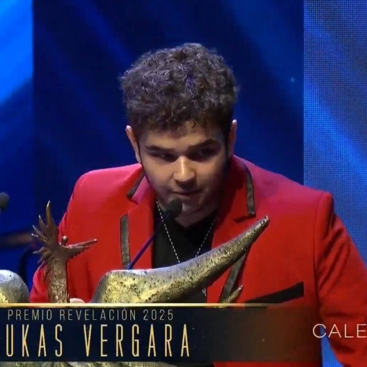 “Les debo la vida”: la emoción de Lukas Vergara tras ganar el Premio Revelación de los Caleuche 2025