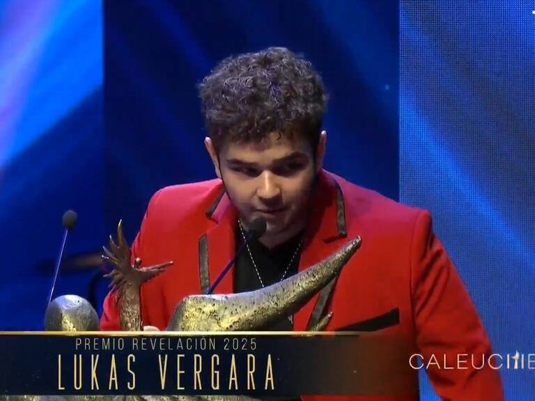 La emoción de Lukas Vergara tras ganar el Premio Revelación de los Caleuche 2025 | Captura de pantalla