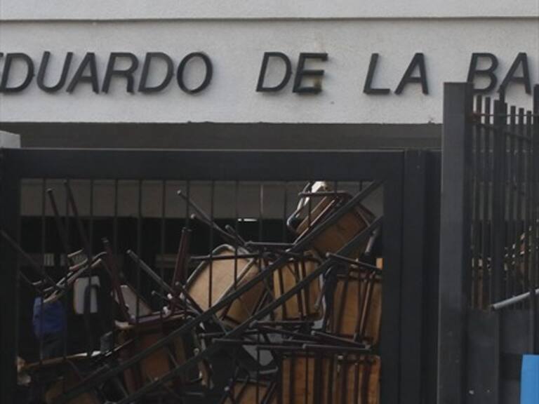 Liceo sede de PSU en Valparaíso amaneció tomado: Demre anunció una nueva sede