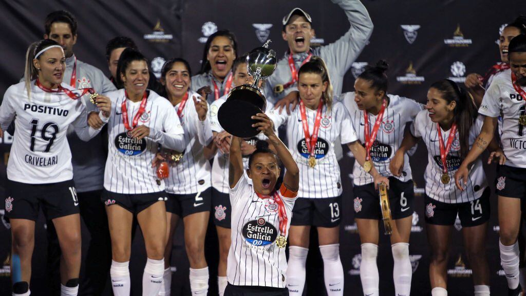Grazi, the captain of Brazil's team Corinthians, raises the trophy on the podium after winning the women's Copa Libertadores football final match against Brazil's Ferroviaria and obtaining the title, at the Olimpico Atahualpa stadium in Quito on October 28, 2019. (Photo by Cristina Vega Rhor / AFP) (Photo by CRISTINA VEGA RHOR/AFP via Getty Images)