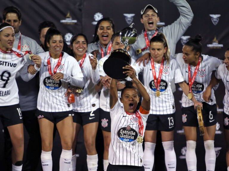 Grazi, the captain of Brazil's team Corinthians, raises the trophy on the podium after winning the women's Copa Libertadores football final match against Brazil's Ferroviaria and obtaining the title, at the Olimpico Atahualpa stadium in Quito on October 28, 2019. (Photo by Cristina Vega Rhor / AFP) (Photo by CRISTINA VEGA RHOR/AFP via Getty Images)