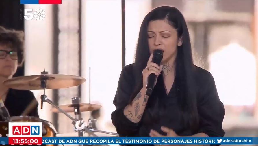 Mon Laferte interpreta canción de Víctor Jara