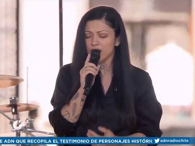 Mon Laferte interpreta canción de Víctor Jara