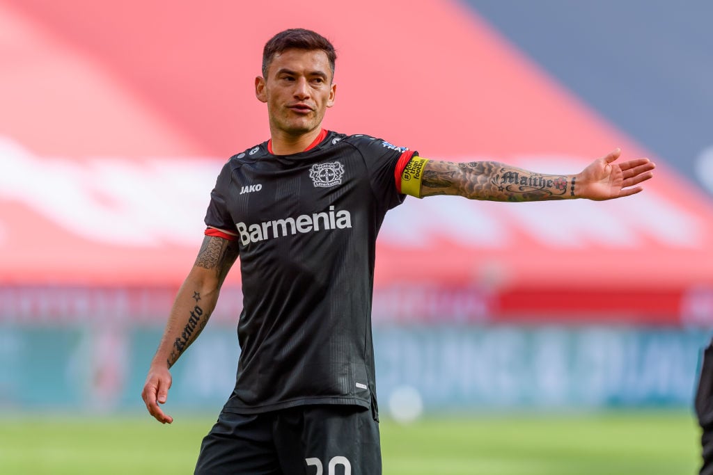 Charles Aránguiz cedió la capitanía en el Bayer Leverkusen
