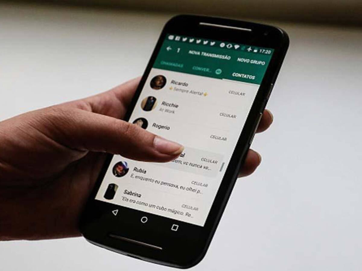 ¿Cómo abandonar grupos de WhatsApp sin que el resto se entere?