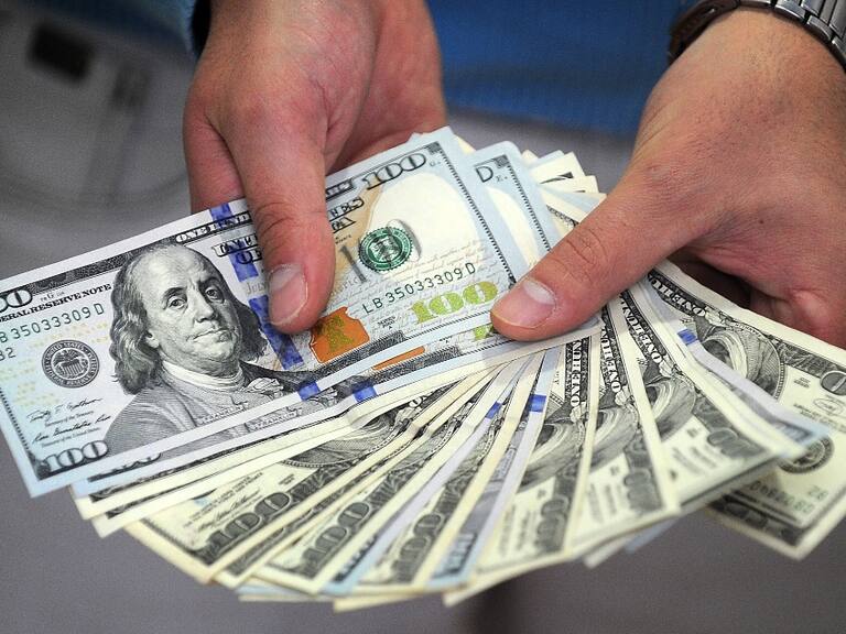 Dólar en Chile: pese a cerrar a la baja divisa se mantiene sobre los $890