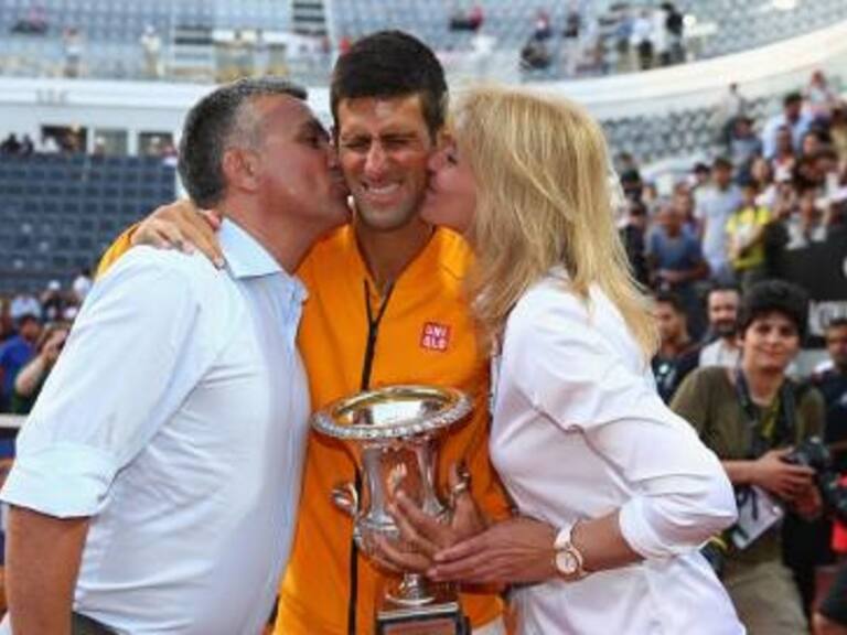 La dura frase que la madre de Novak Djokovic le lanzó a Roger Federer: «Es arrogante»