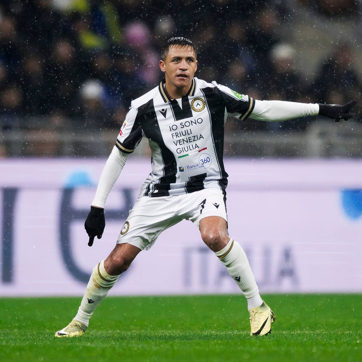 El Udinese de Sánchez y Pizarro visita a la Fiorentina: a qué hora y dónde ver en vivo el partido este lunes