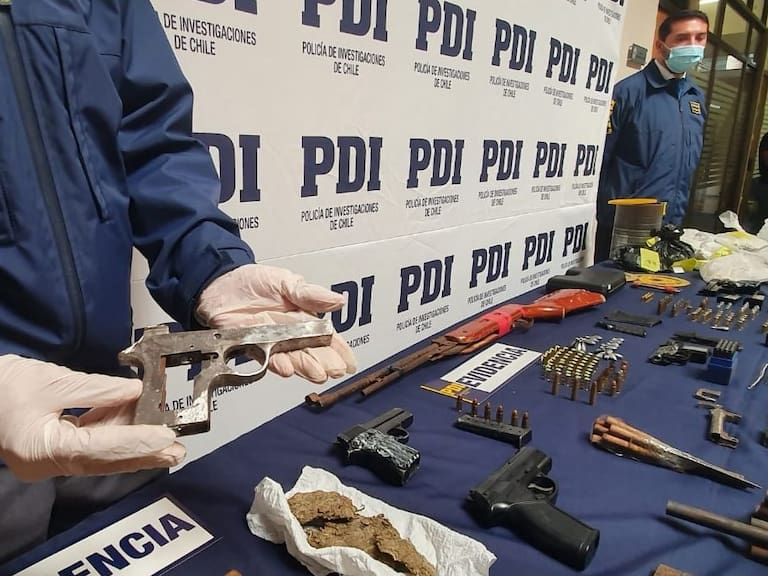 De fabricación artesanal y de fogueo adaptadas: PDI detuvo a banda dedicada a la creación de armas en Antofagasta