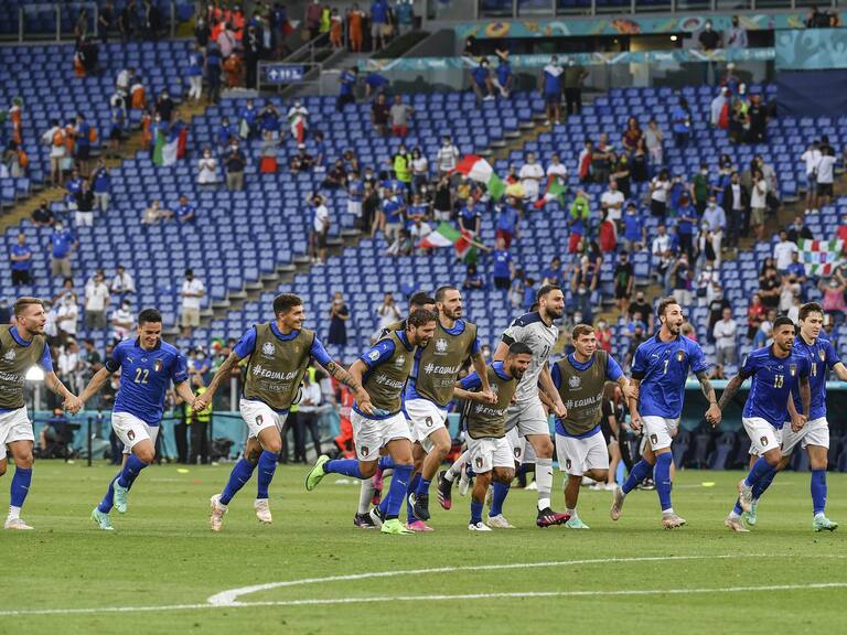ROME, ITALY - JUNE 20: Italian players greet fans after winning the UEFA EURO 2020 Group A match between Italy and Wales at the Olympic Stadium in Rome, Italy, on June 20, 2021. (Photo by Isabella Bonotto/Anadolu Agency via Getty Images)