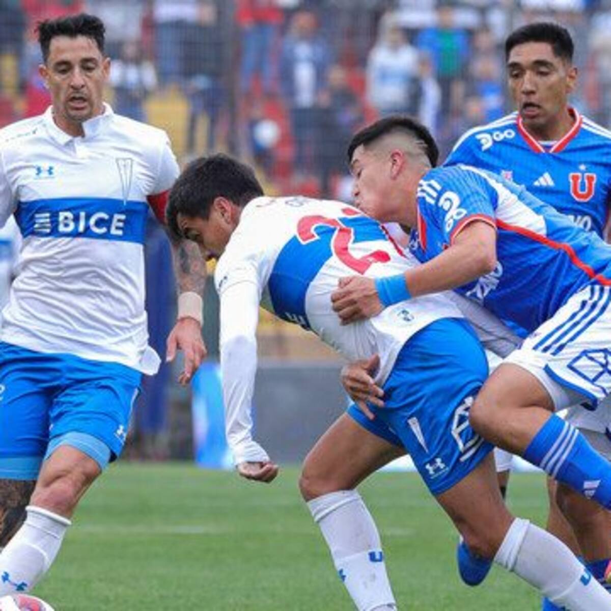 RESUMEN | La U derrota a la UC en una nueva versión del Clásico Universitario