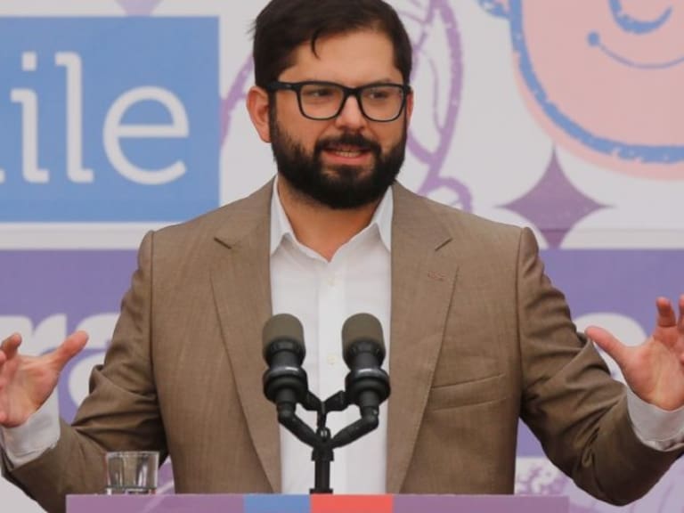 Presidente Boric afirma que reprendió personalmente a ministro Ávila por polémica con diputada