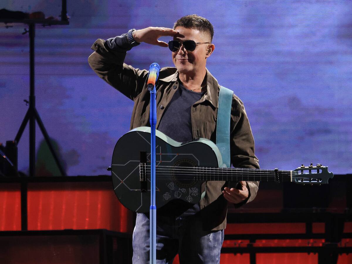 El momento que hizo llorar a Chile: Alejandro Sanz dedica canción a fan que murió antes del concierto en el país