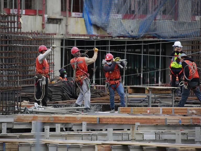 Economista y cifras de desempleo en Chile: “La tasa de ocupación es lo que deberíamos analizar (…) y es menor que en 2020”