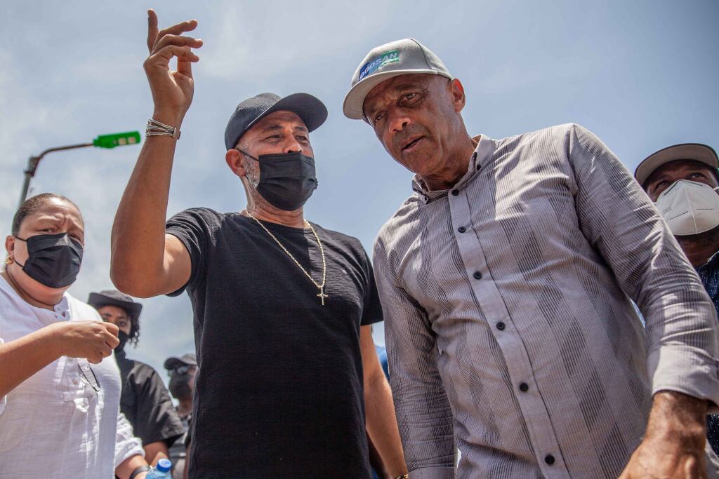 El expresidente haitiano Michel Joseph Martelly llega al aeropuerto Antoine Simon en Los Cayos de Haití.