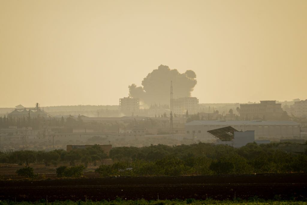 El humo se levanta en el territorio de Siria luego de un ataque aéreo. Imagen de archivo