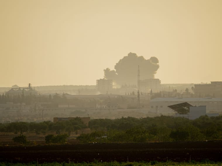 El humo se levanta en el territorio de Siria luego de un ataque aéreo. Imagen de archivo