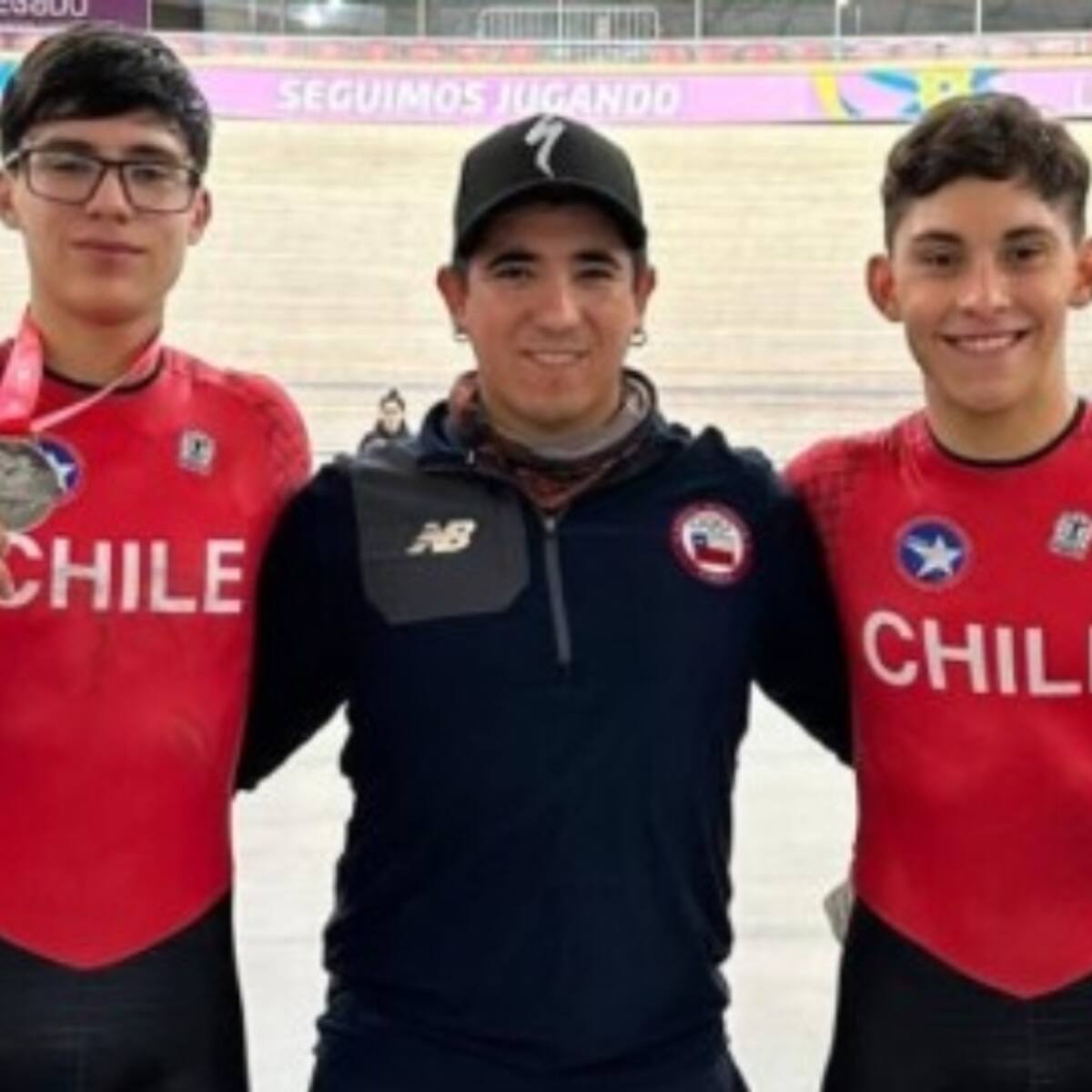 Medallista panamericano junior en ciclismo pista sufre accidente de tránsito: quedó con fractura en su pierna