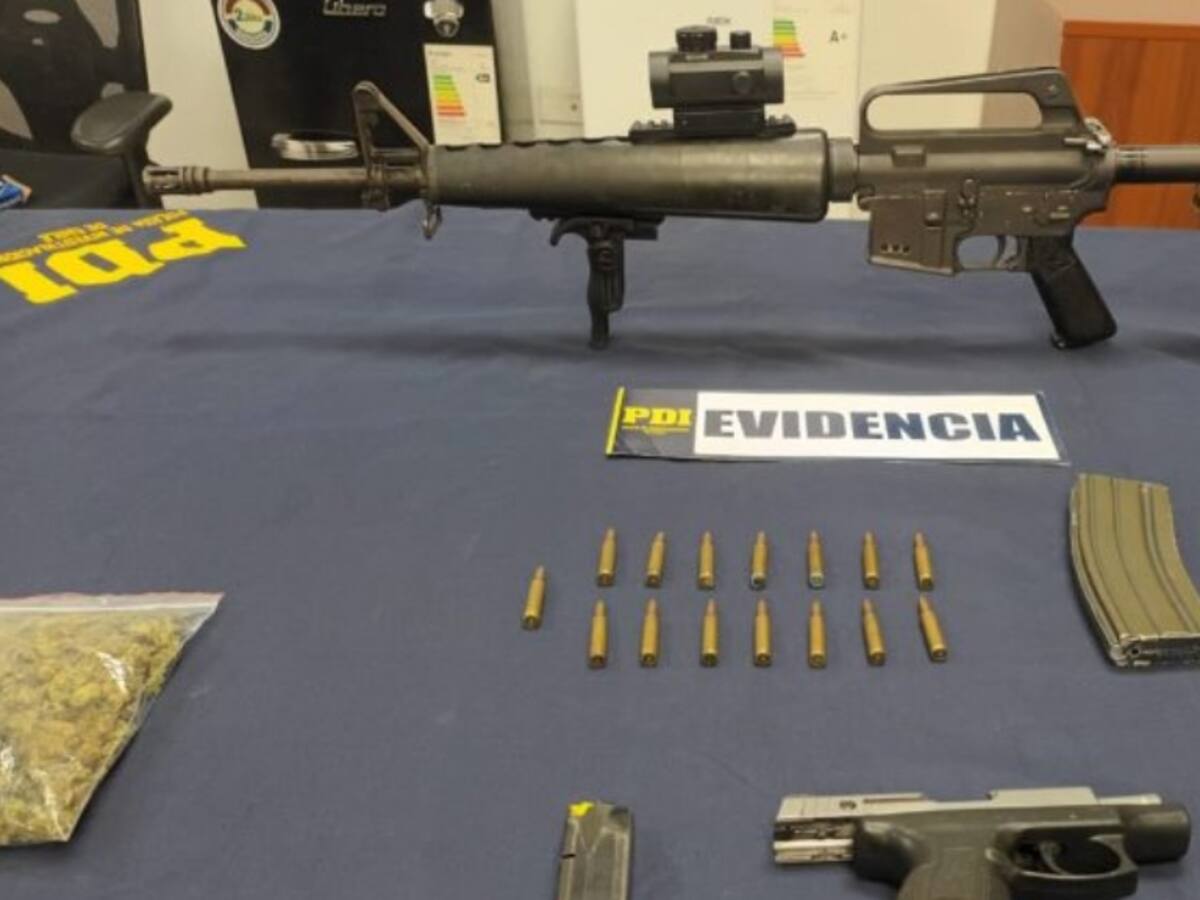 PDI detiene a sujeto por mantener un fusil de guerra al interior de su domicilio en Puente Alto