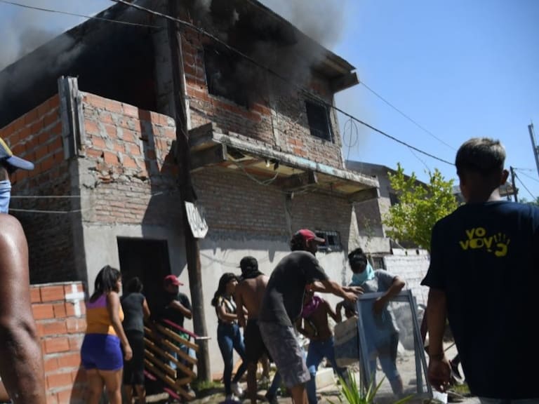 Argentina: vecinos destruyen casa de narcotraficante acusado por la muerte de un niño de 11 años en Rosario