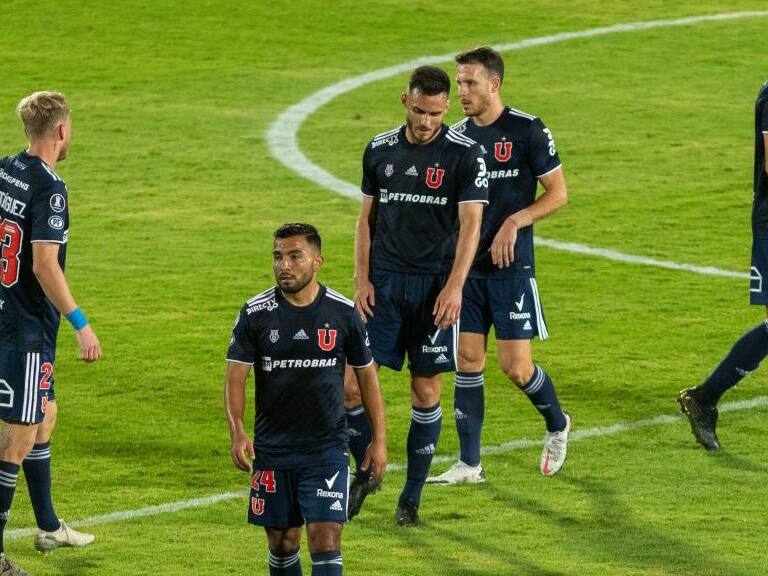 10 DE MARZO DE 2021/SANTIAGOJugadores de Universidad de Chile y San Lorenzo al terminar el partido, durante el partido de ida valido por la fase dos de la Copa Libertadores 2021, entre Universidad de Chile y San Lorenzo, disputado en el Estadio Nacional.
FOTO: SEBASTIAN ORIA/AGENCIAUNO