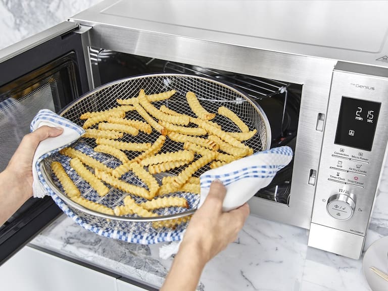 La revolución del 3 en 1: Cómo los nuevos microondas con Air Fryer están ganando espacio en las cocinas chilenas