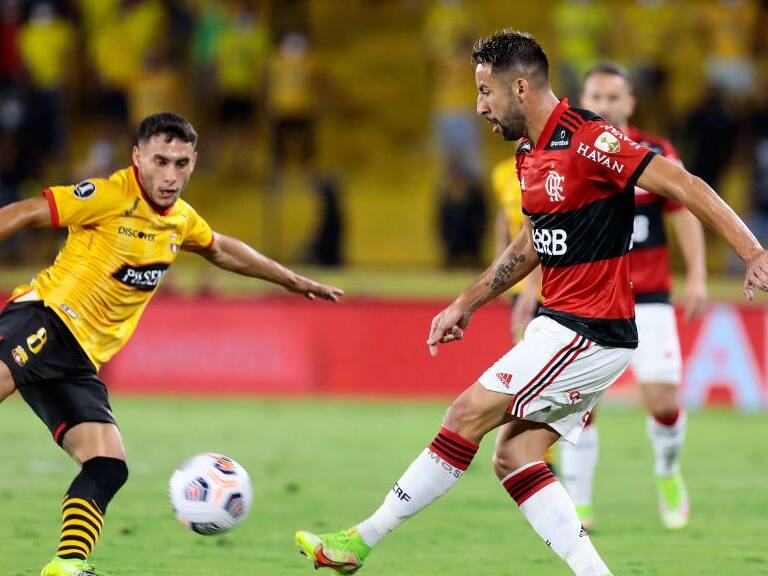 Mauricio Isla fue figura en victoria de Flamengo sobre Barcelona que le dio el pase a la final de la Copa Libertadores