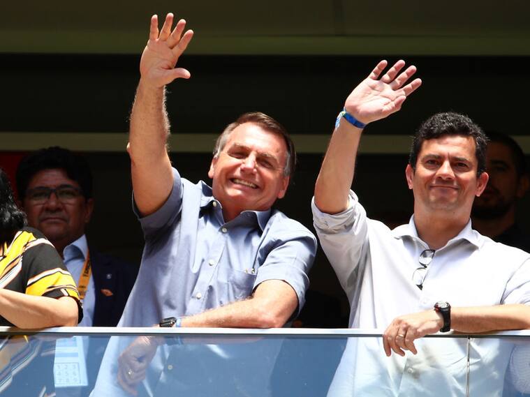 Moro y Bolsonaro en un partido de fútbol en Brasil