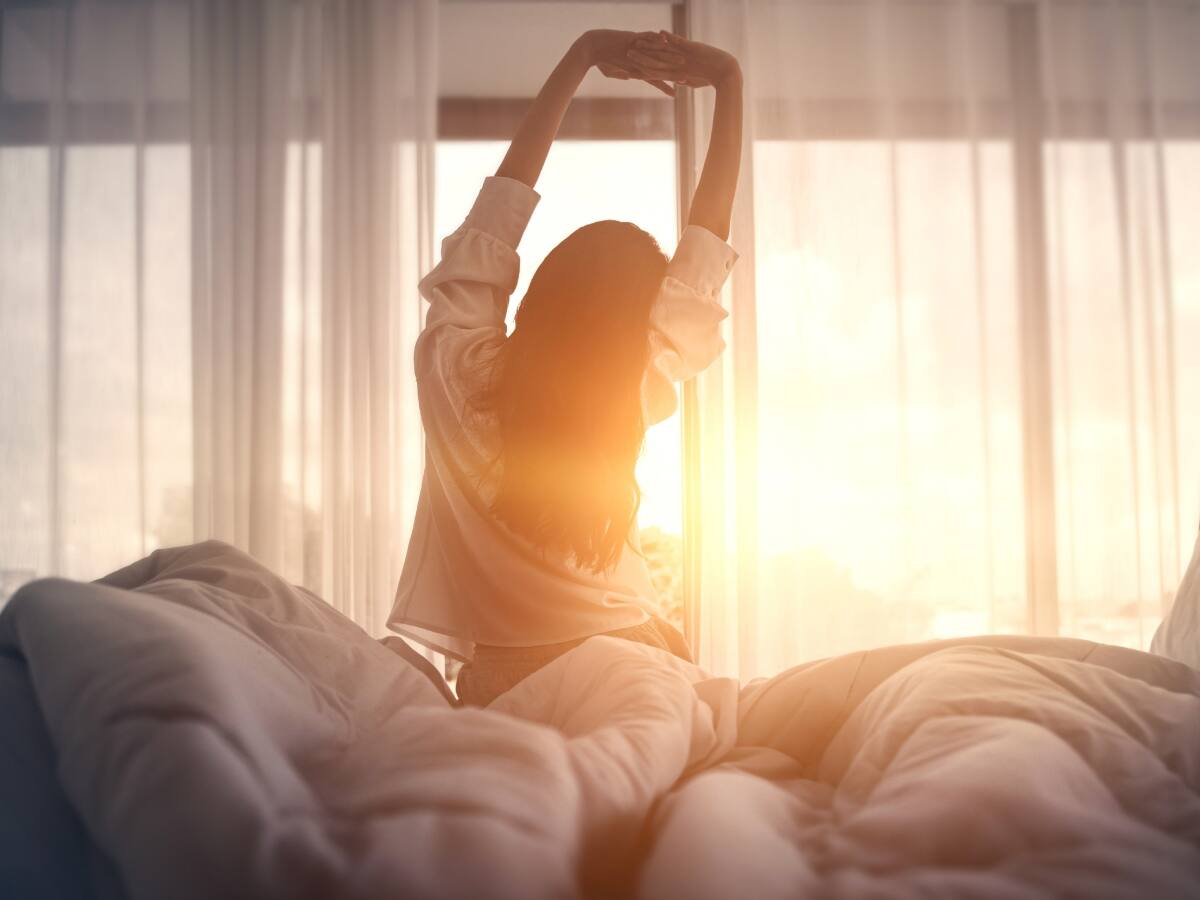 Podría ayudarte a vivir más: este es el simple hábito que Harvard recomienda hacer por las mañanas