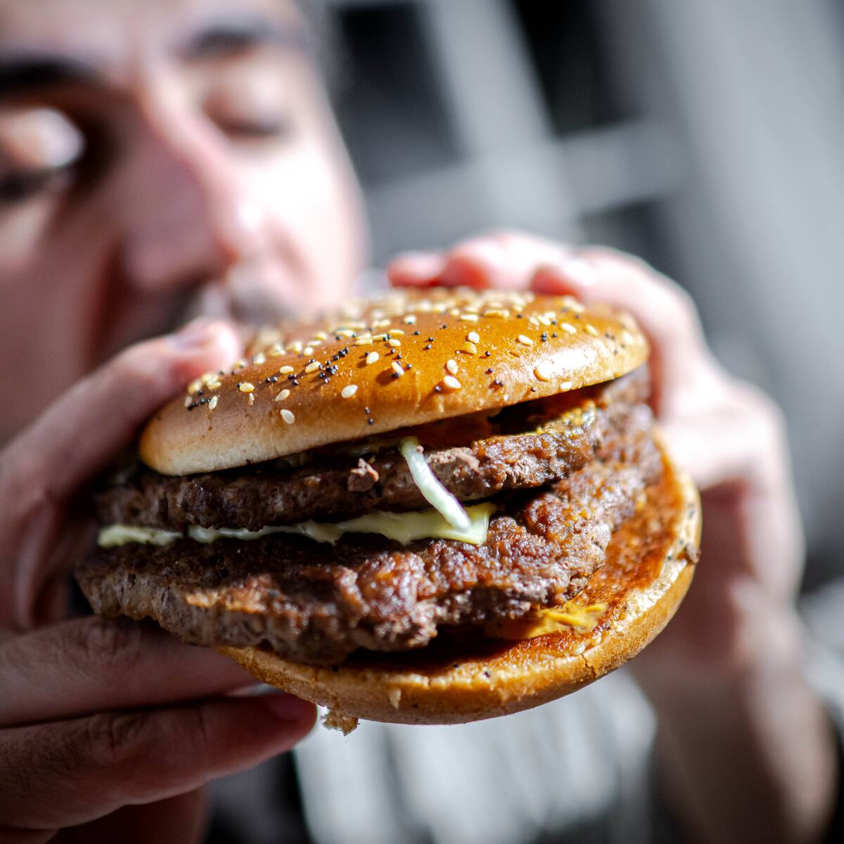Día de la hamburguesa 2025: por qué se celebra y qué promociones habrá a lo largo de Chile