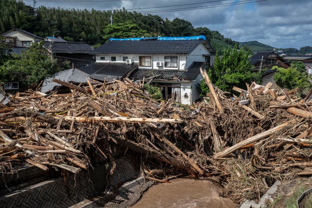 Las riadas y las inundaciones destruyeron rutas y viviendas en la ciudad de Wajima de la prefectura de Ishikawa en Japón