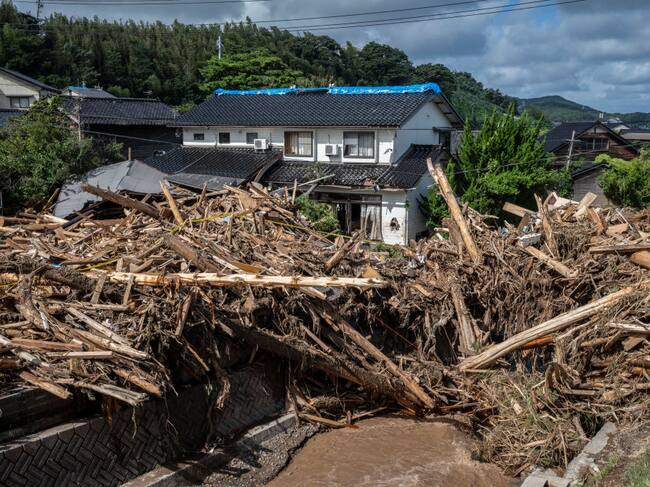 Las riadas y las inundaciones destruyeron rutas y viviendas en la ciudad de Wajima de la prefectura de Ishikawa en Japón