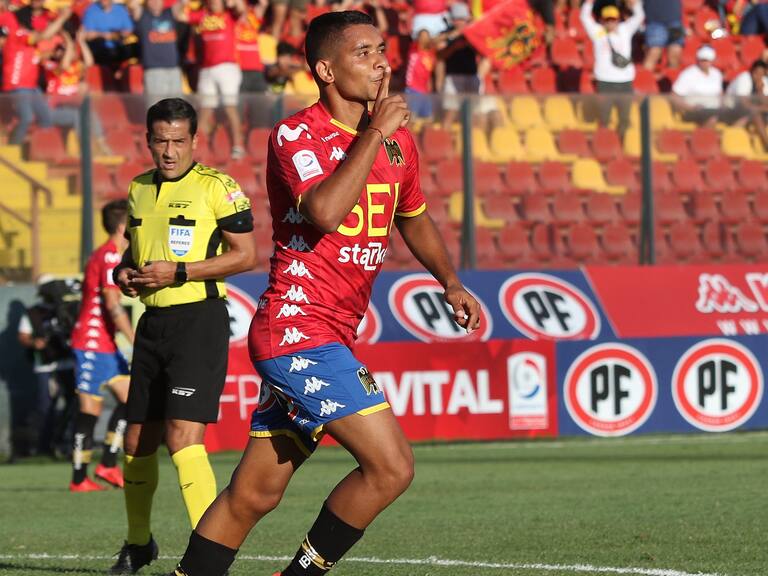 Destacan a delantero de Unión Española como el goleador de la década en Uruguay