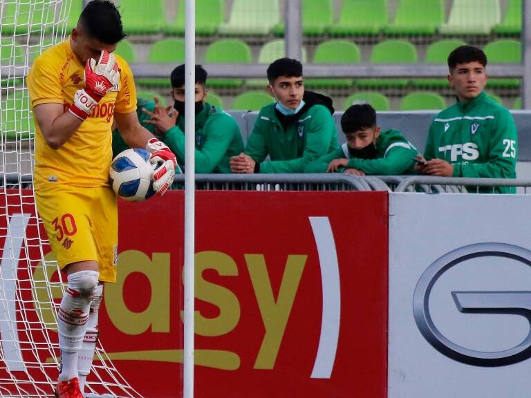 Luis Santelises es operado y se perderá el resto de la temporada en Curicó Unido