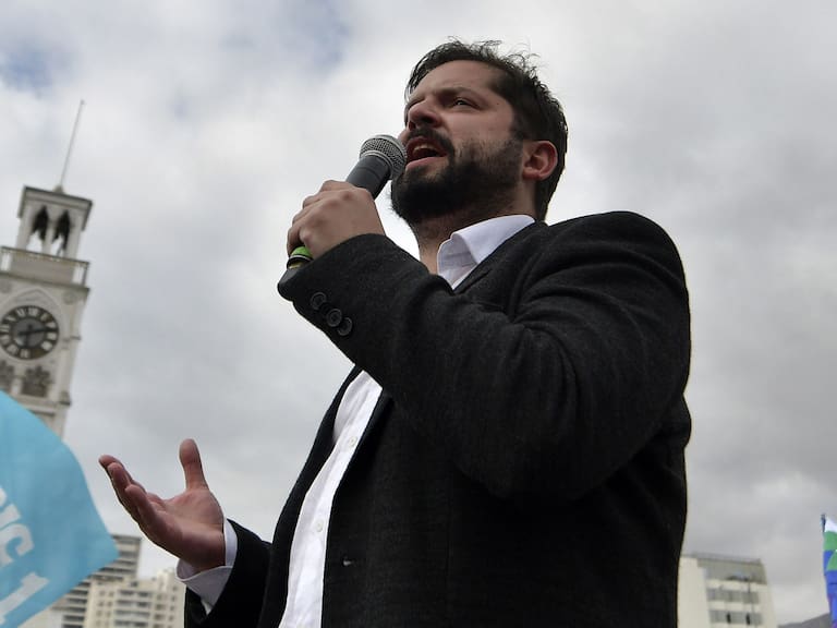 Alcaldesas y alcaldes firmaron carta en apoyo a Gabriel Boric: «En resumen, Chile necesita dignidad»