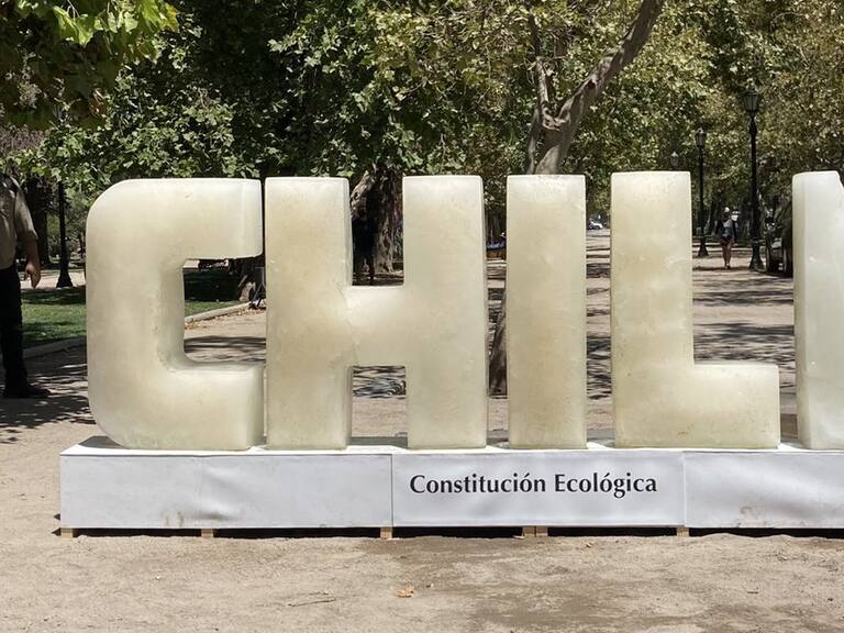 ONG Fima presentó intervención artística por una Constitución ecológica: «Necesitamos que sea una realidad antes que Chile se derrita»