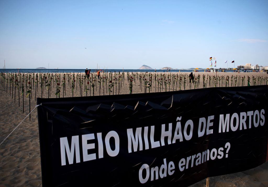 Homenaje a las más de 500.000 víctimas del Covid-19 en Brasil