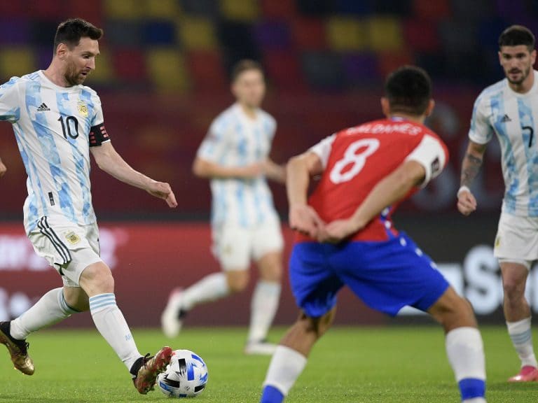 SANTIAGO DEL ESTERO, ARGENTINA - JUNE 03: Lionel Messi of Argentina controls the ball during a match between Argentina and Chile as part of South American Qualifiers for Qatar 2022 at Estadio Unico Madre de Ciudades on June 03, 2021 in Santiago del Estero, Argentina. (Photo by Juan Mabromata - Pool/Getty Images)