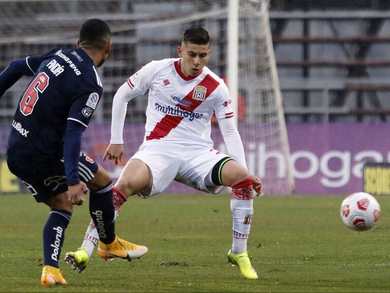 RESUMEN | Bajo una fuerte la U lo dio vuelta y derrotó a Curicó Unido en La Granja