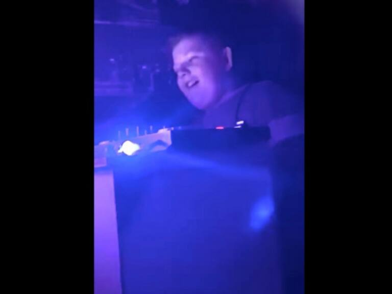 DJ británico le regalará nuevo equipo al niño de 12 años que fue sancionado por hacer una fiesta rave en su colegio
